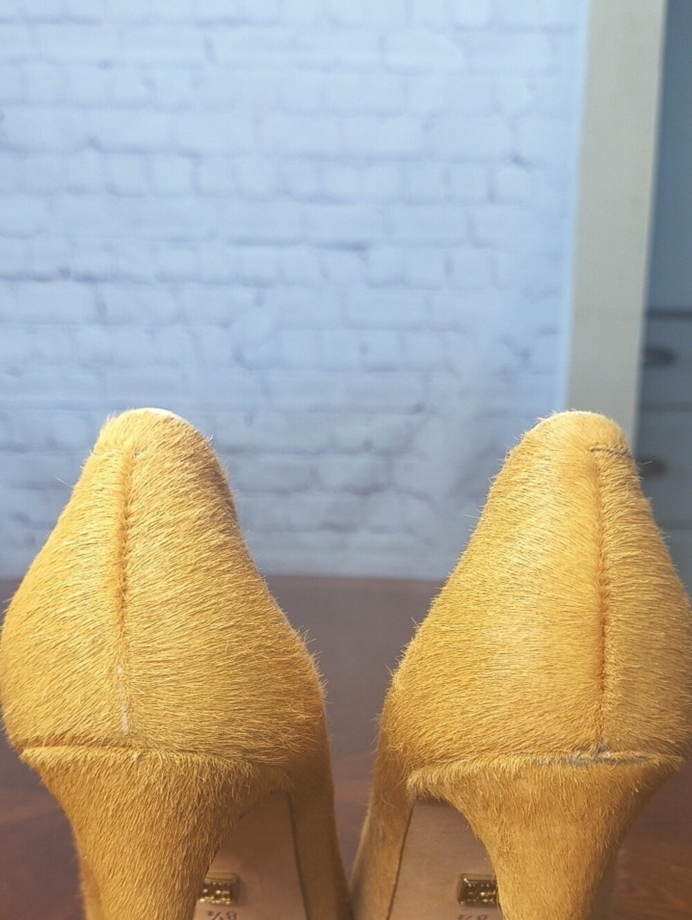 Pour La Victoire Baby Calf Fur Platform Stiletto Pumps Size 8.5 AR - Picture 7 of 10